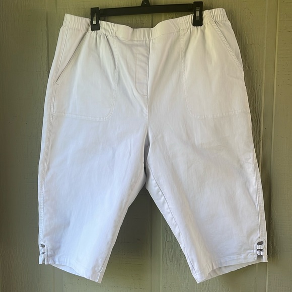 16w Allison Daley white elastic waist 15 in shorts - Picture 1 of 4